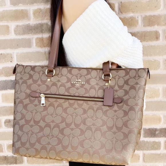 NWT Coach Tote - Picture 2 of 2